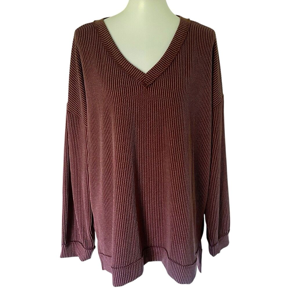 Maurices Sz XL Ribbed Wavy Maroon Burgundy V-Neck Top Tunic Shirt Blouse Texture